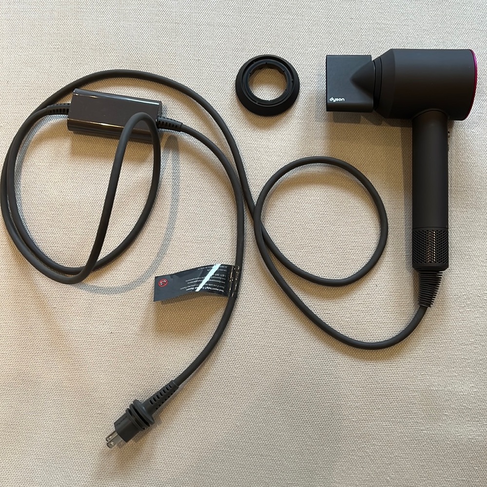 New Dyson Supersonic hair dryer gray and pink - Picture 3 of 5
